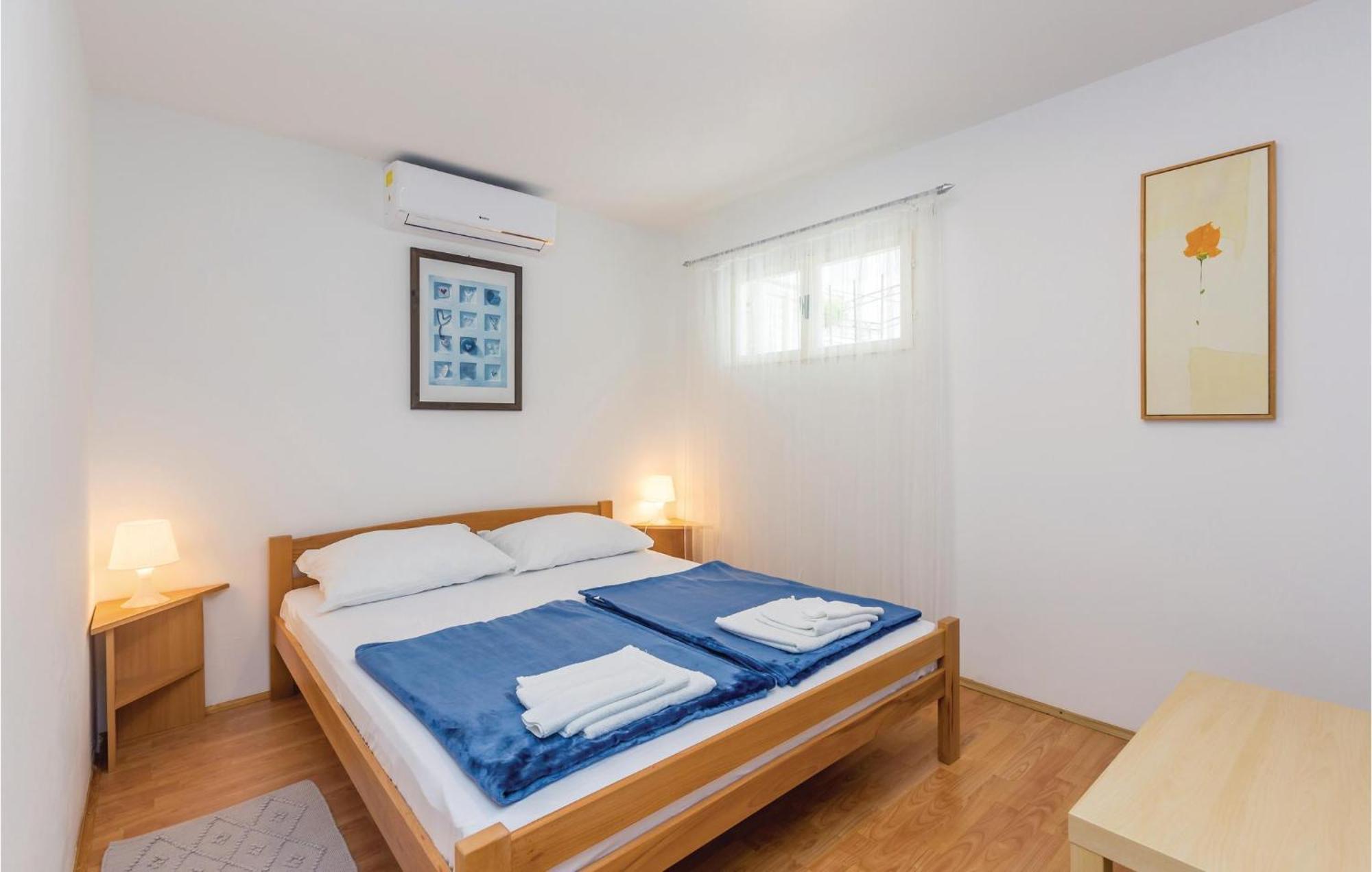 Gorgeous Apartment In Krk With Wifi 푸나트 외부 사진