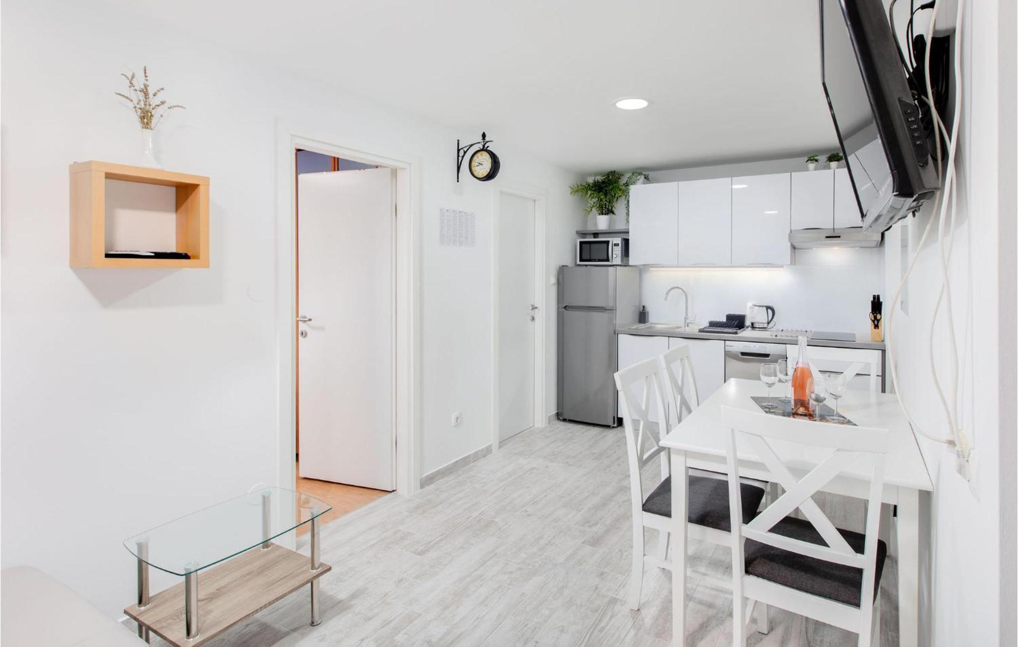 Gorgeous Apartment In Krk With Wifi 푸나트 외부 사진